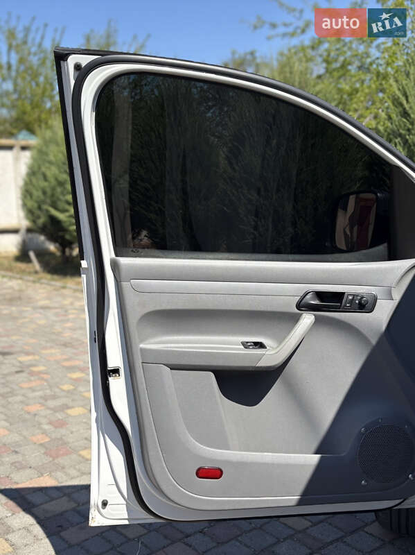 Мінівен Volkswagen Caddy 2004 в Одесі