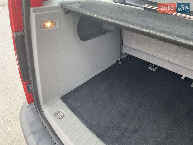 Минивэн Volkswagen Caddy 2009 в Нововолынске
