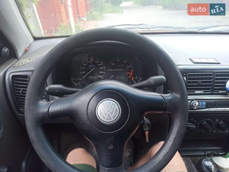 Вантажний фургон Volkswagen Caddy 2003 в Києві