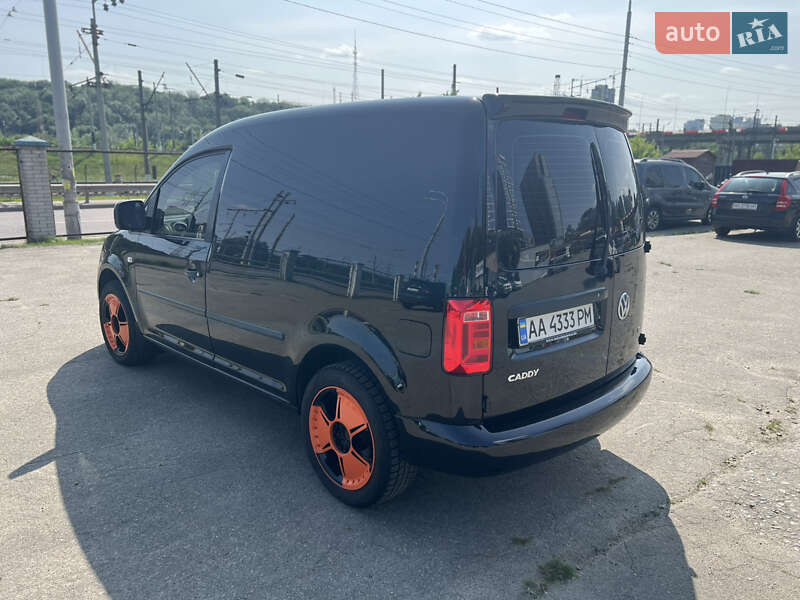 Грузовой фургон Volkswagen Caddy 2011 в Киеве