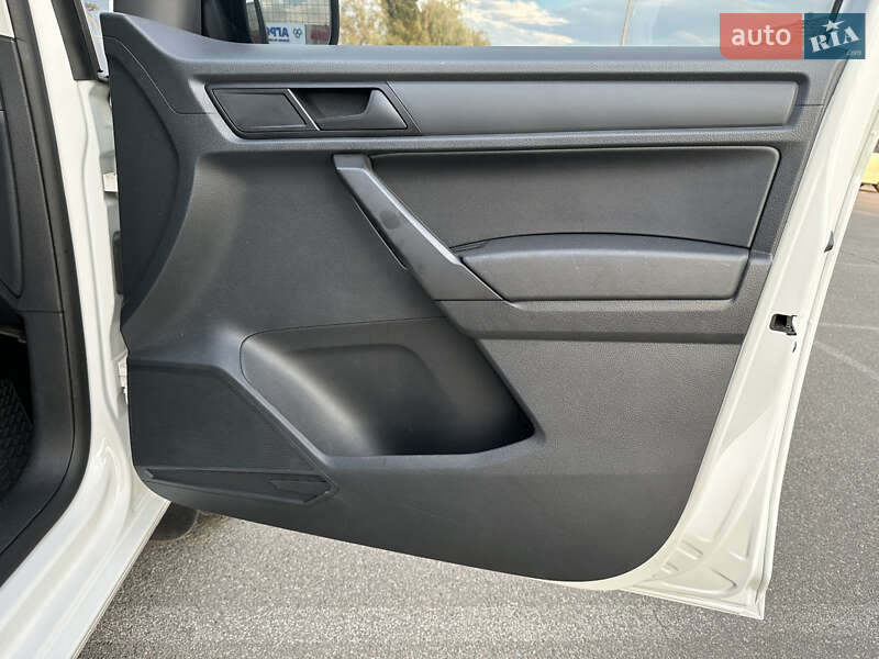 Мінівен Volkswagen Caddy 2017 в Києві