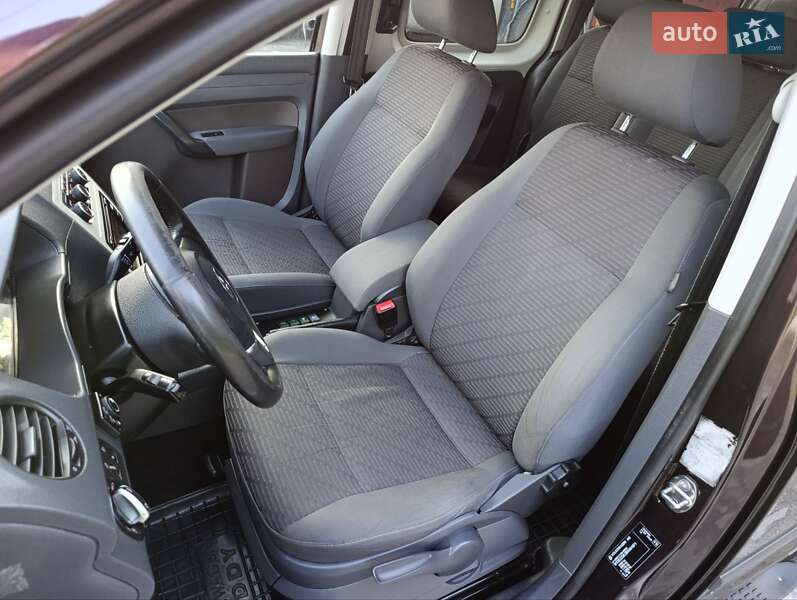 Минивэн Volkswagen Caddy 2011 в Теофиполе
