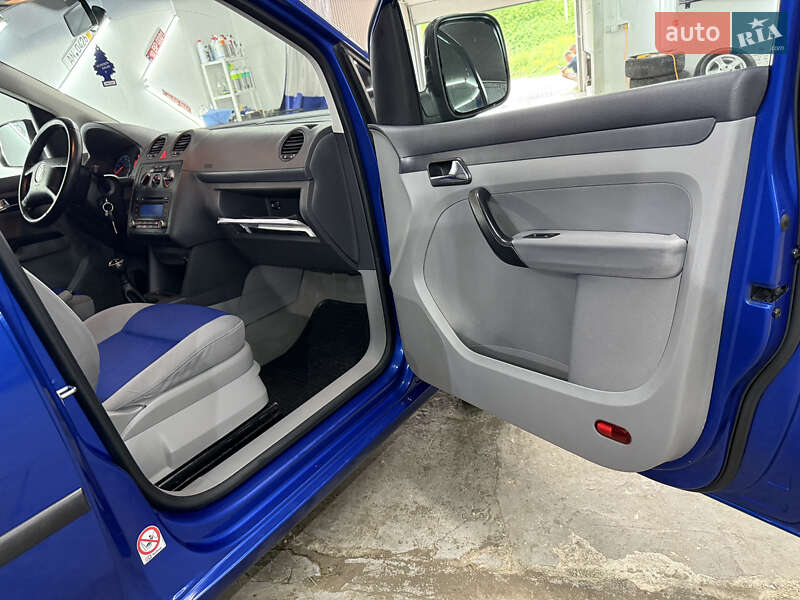 Минивэн Volkswagen Caddy 2006 в Кременце