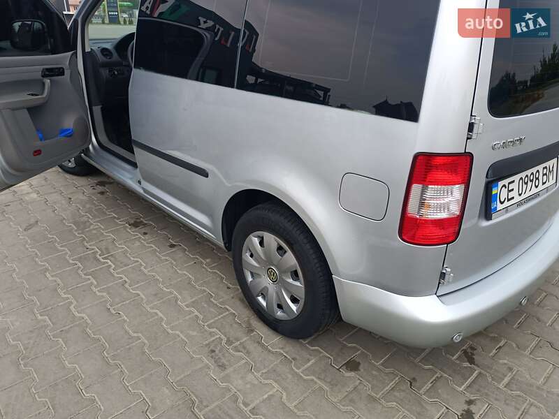 Минивэн Volkswagen Caddy 2010 в Черновцах