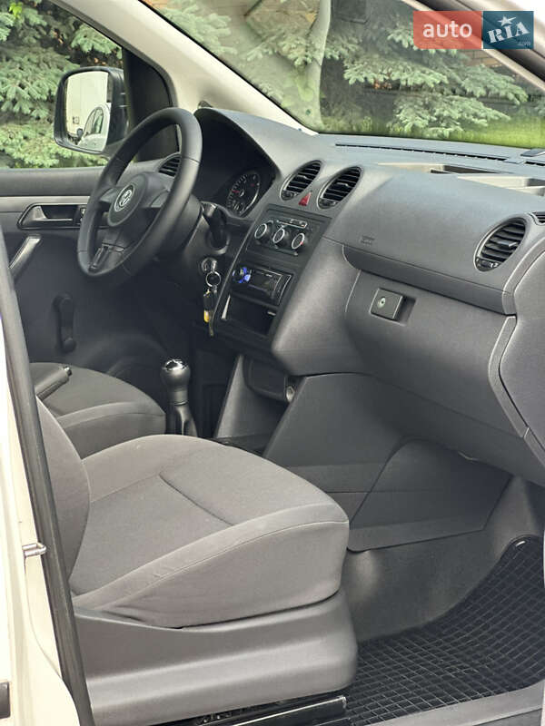 Грузовой фургон Volkswagen Caddy 2013 в Киеве