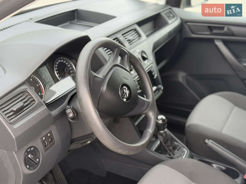 Вантажний фургон Volkswagen Caddy 2015 в Теребовлі