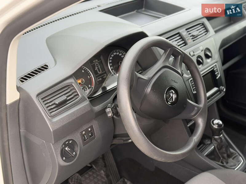 Вантажний фургон Volkswagen Caddy 2015 в Теребовлі