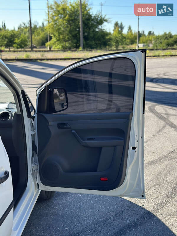 Грузовой фургон Volkswagen Caddy 2011 в Виннице