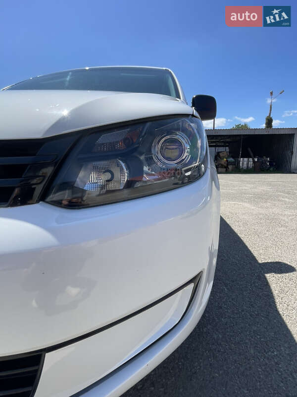 Грузовой фургон Volkswagen Caddy 2013 в Киеве