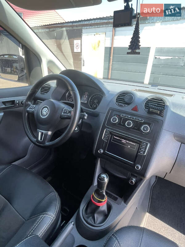 Грузовой фургон Volkswagen Caddy 2013 в Киеве