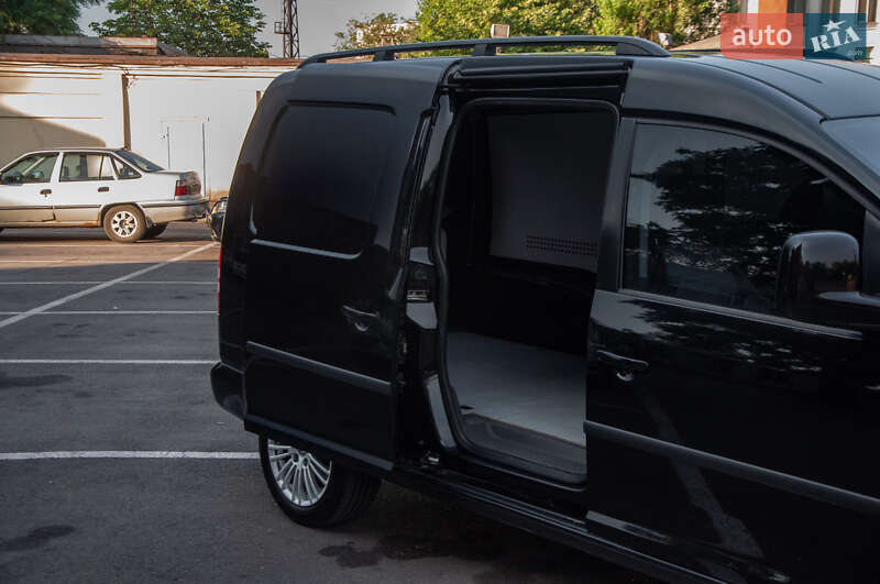 Грузовой фургон Volkswagen Caddy 2011 в Каменском
