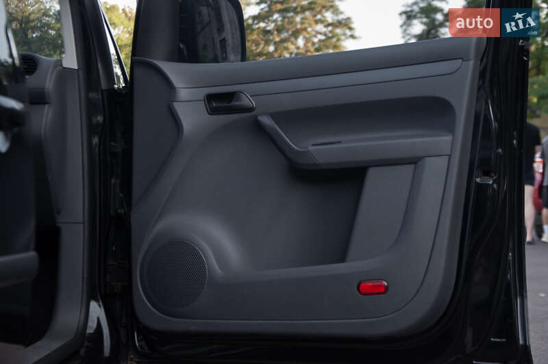 Грузовой фургон Volkswagen Caddy 2011 в Каменском