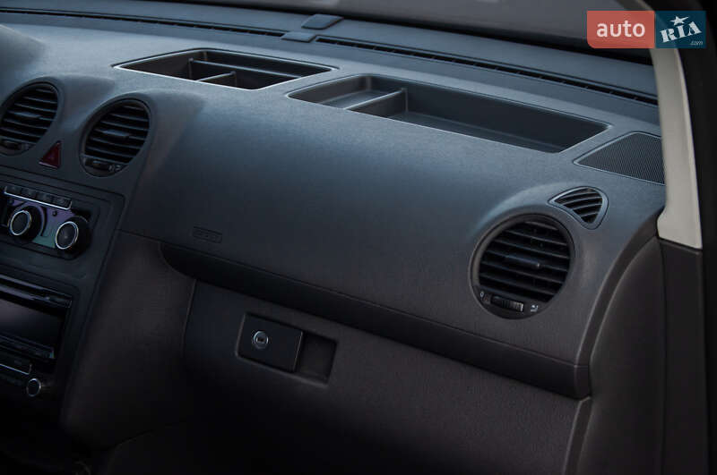 Грузовой фургон Volkswagen Caddy 2011 в Каменском