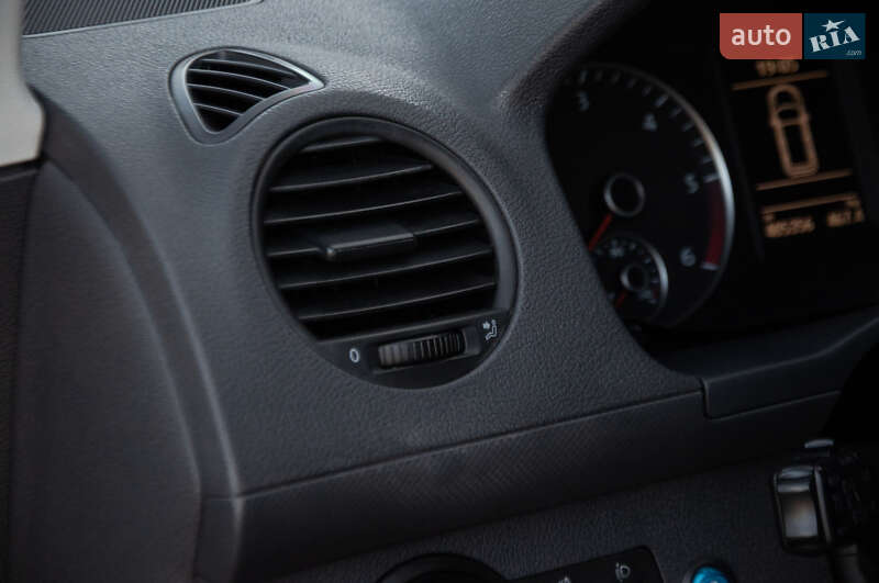 Грузовой фургон Volkswagen Caddy 2011 в Каменском