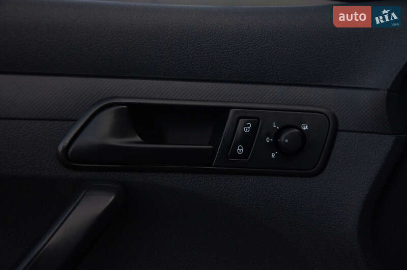 Грузовой фургон Volkswagen Caddy 2011 в Каменском