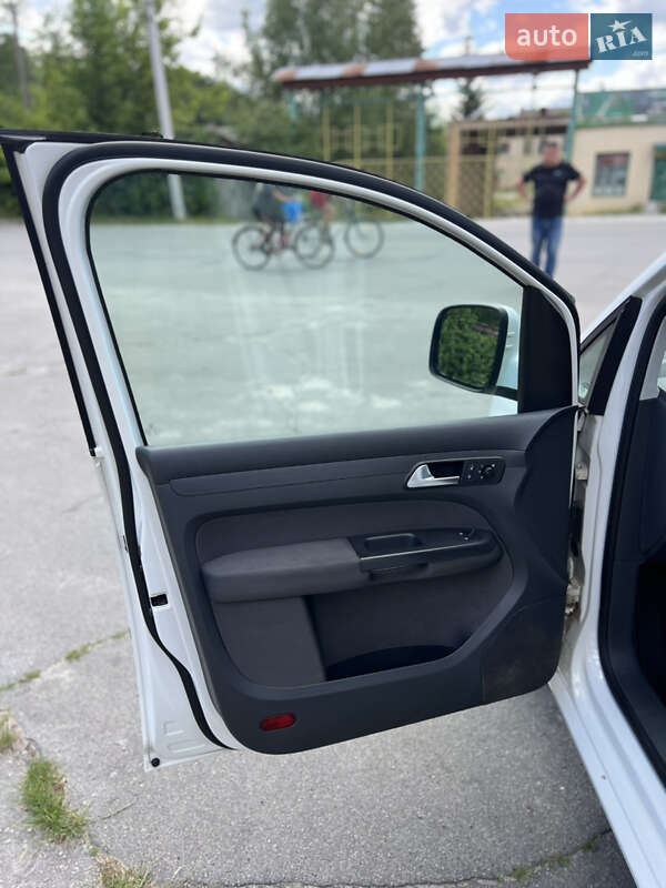 Минивэн Volkswagen Caddy 2010 в Славуте