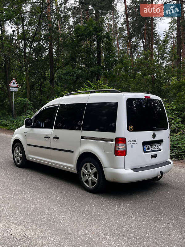 Грузовой фургон Volkswagen Caddy 2013 в Киеве