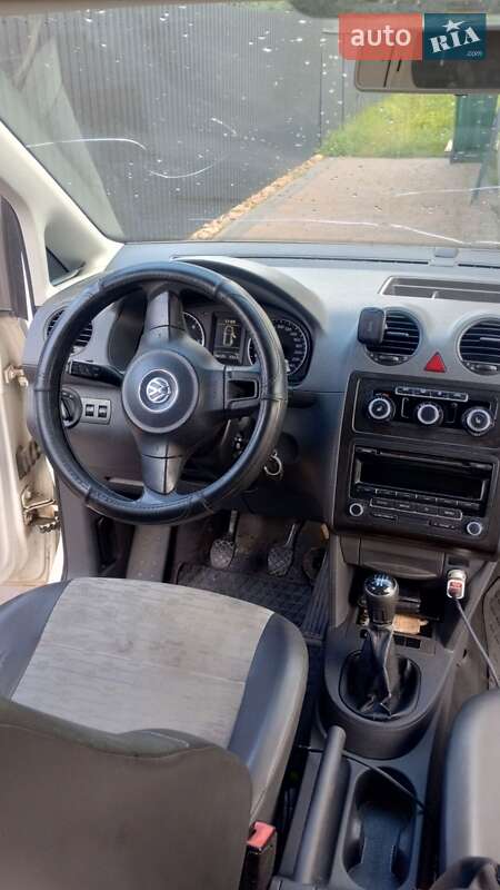 Грузовой фургон Volkswagen Caddy 2012 в Любешове