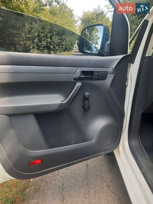 Минивэн Volkswagen Caddy 2011 в Ватутино