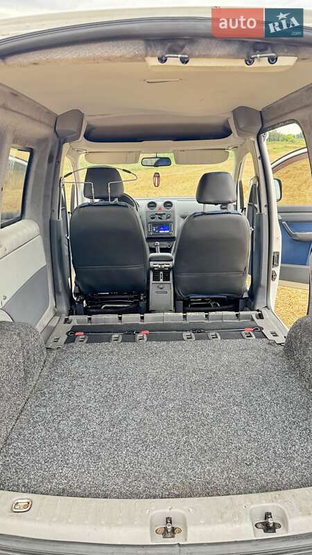 Минивэн Volkswagen Caddy 2010 в Киеве