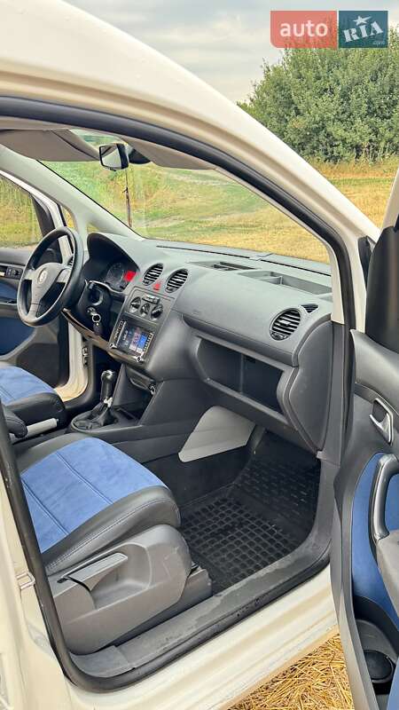 Минивэн Volkswagen Caddy 2010 в Киеве