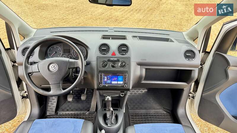 Минивэн Volkswagen Caddy 2010 в Киеве