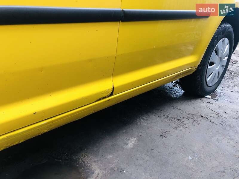 Минивэн Volkswagen Caddy 2005 в Глобине