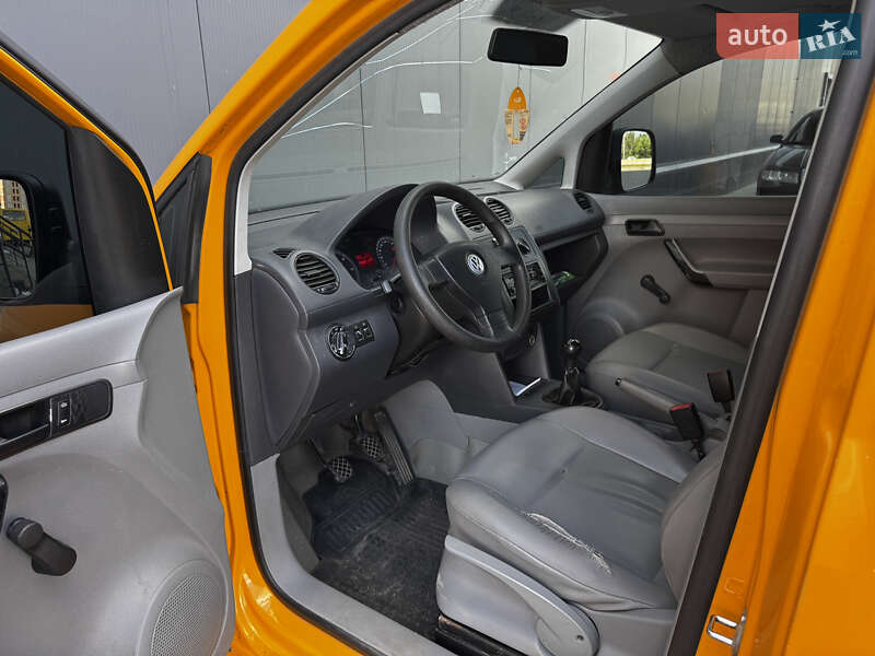 Грузовой фургон Volkswagen Caddy 2006 в Киеве