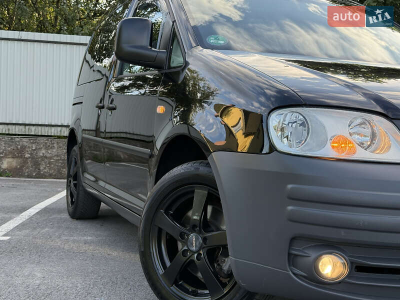 Минивэн Volkswagen Caddy 2004 в Самборе