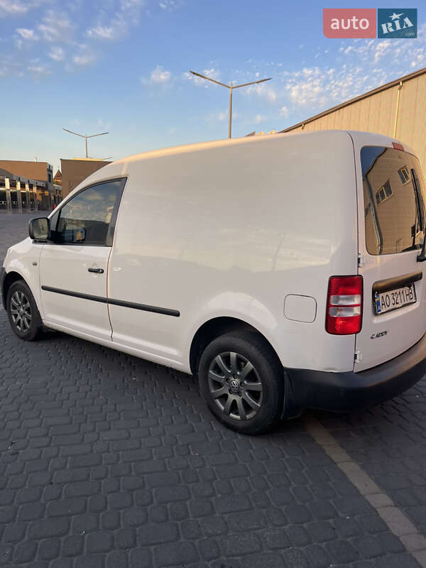 Грузопассажирский фургон Volkswagen Caddy 2011 в Мукачево