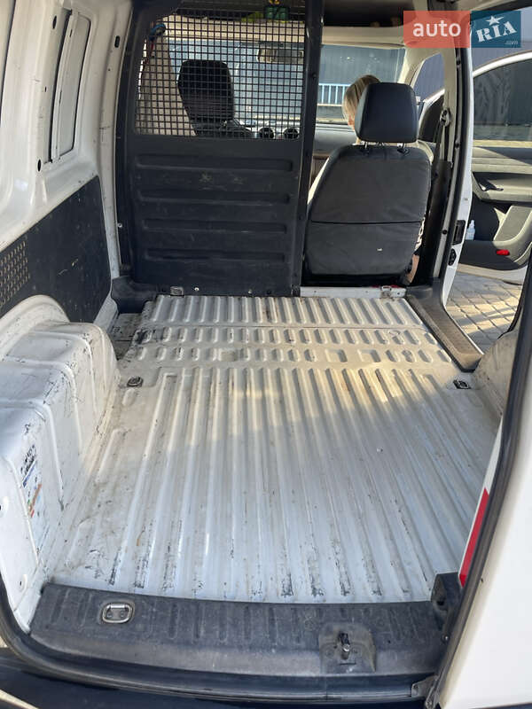 Грузопассажирский фургон Volkswagen Caddy 2011 в Мукачево