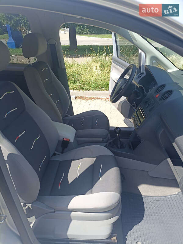 Мінівен Volkswagen Caddy 2010 в Чернівцях