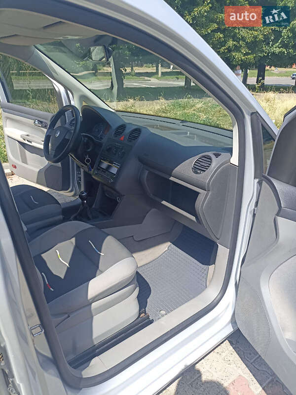 Мінівен Volkswagen Caddy 2010 в Чернівцях
