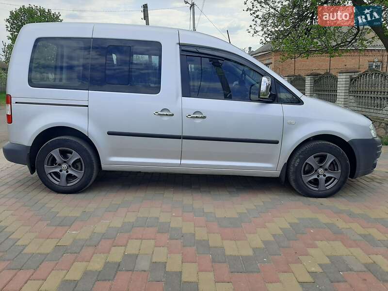 Минивэн Volkswagen Caddy 2005 в  фото Минивэн Volkswagen Caddy 2005 в