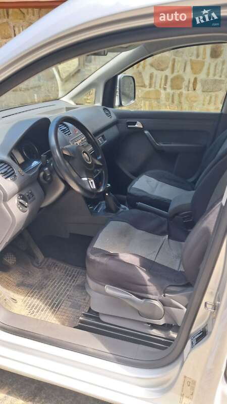 Минивэн Volkswagen Caddy 2010 в Черновцах