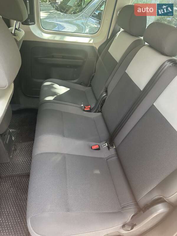 Минивэн Volkswagen Caddy 2011 в Киеве