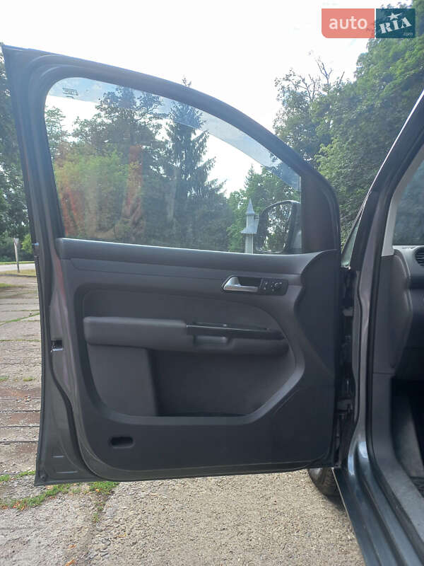 Мінівен Volkswagen Caddy 2010 в Чернівцях