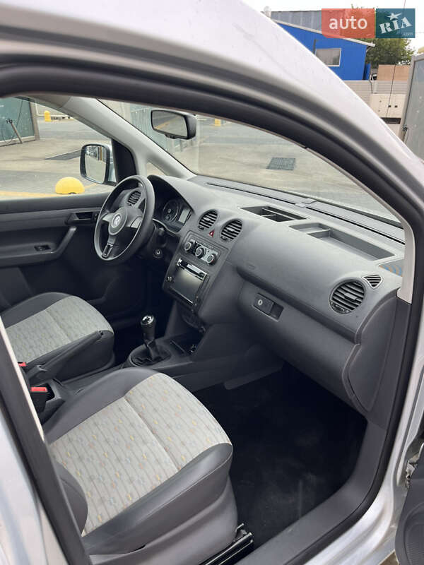 Грузовой фургон Volkswagen Caddy 2013 в Одессе