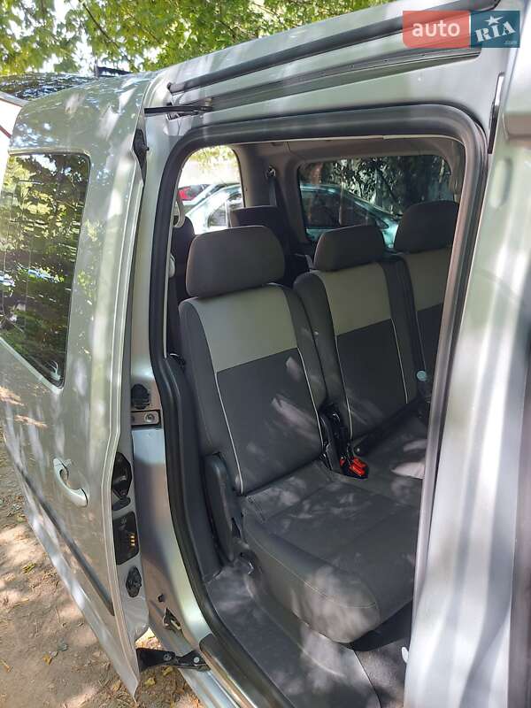 Минивэн Volkswagen Caddy 2011 в Черновцах