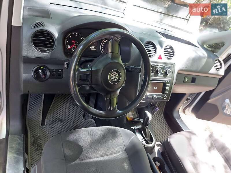 Минивэн Volkswagen Caddy 2011 в Черновцах