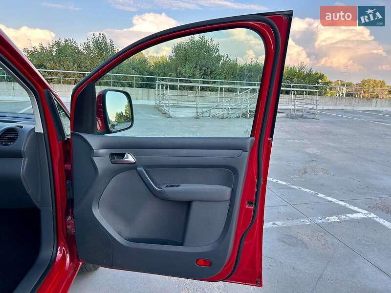 Мінівен Volkswagen Caddy 2014 в Києві