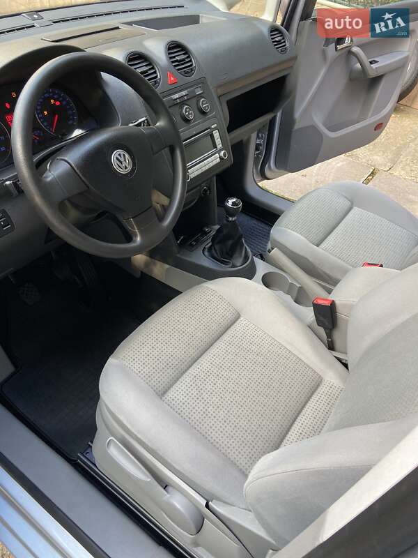 Минивэн Volkswagen Caddy 2008 в Киеве