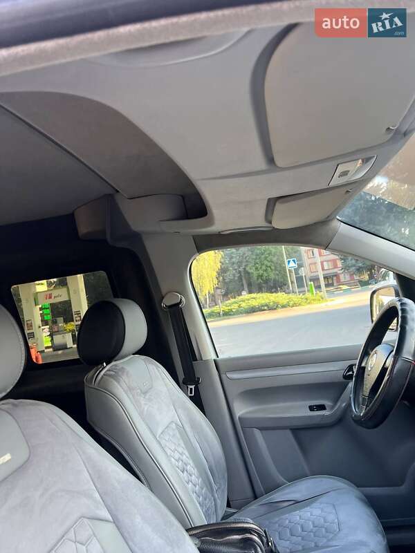 Минивэн Volkswagen Caddy 2010 в Волочиске