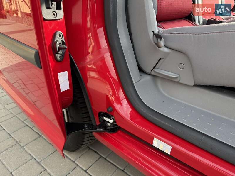 Мінівен Volkswagen Caddy 2009 в Хмельницькому