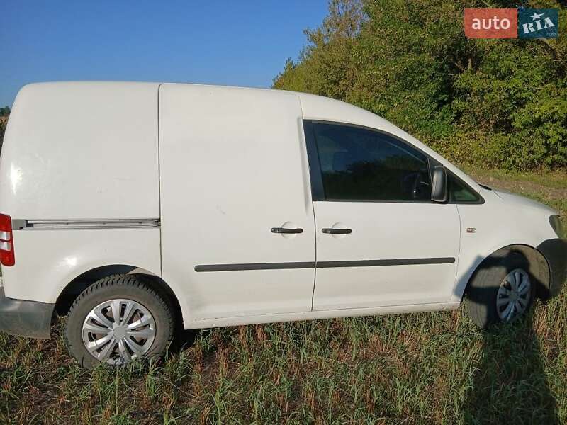 Вантажний фургон Volkswagen Caddy 2013 в Нових Санжарах