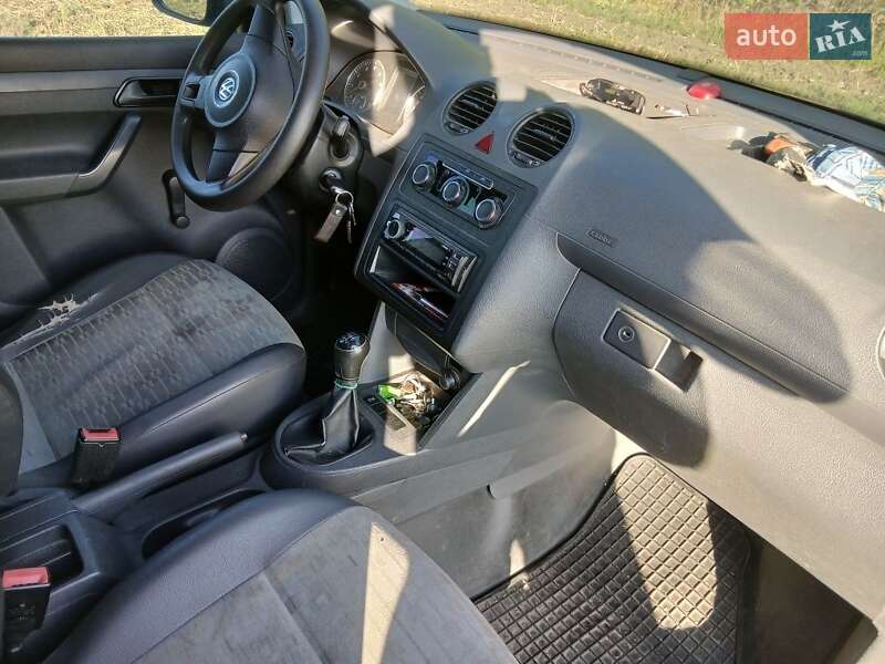 Вантажний фургон Volkswagen Caddy 2013 в Нових Санжарах