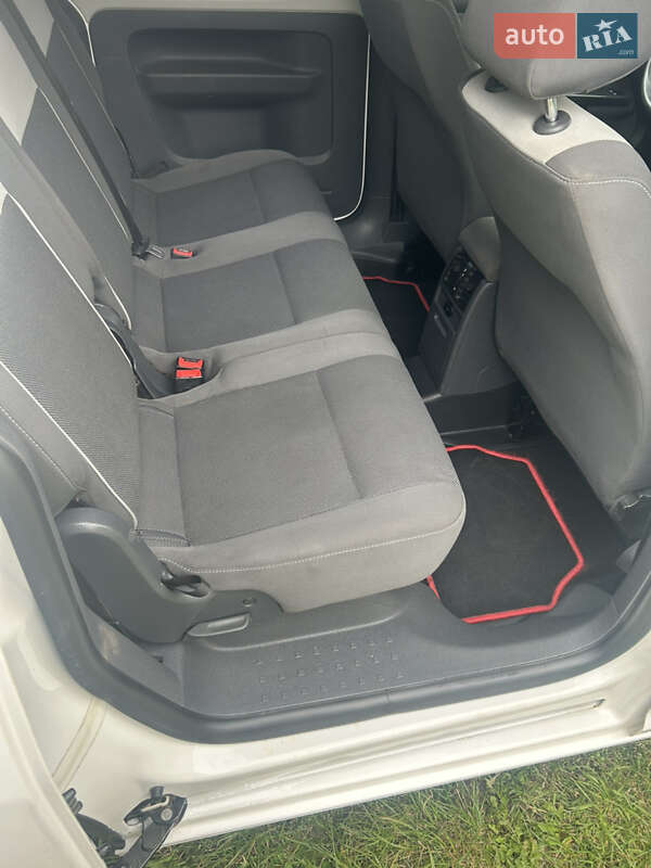 Мінівен Volkswagen Caddy 2011 в Нововолинську