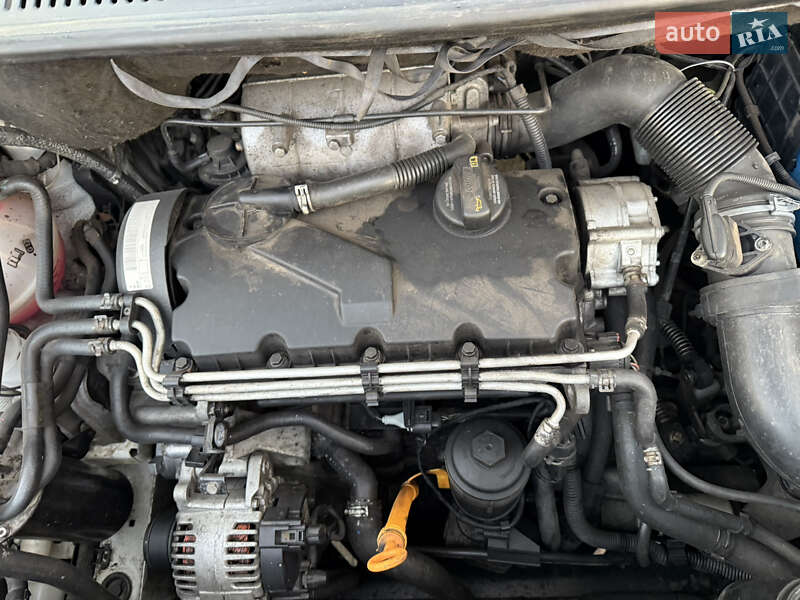 Вантажопасажирський фургон Volkswagen Caddy 2007 в Києві