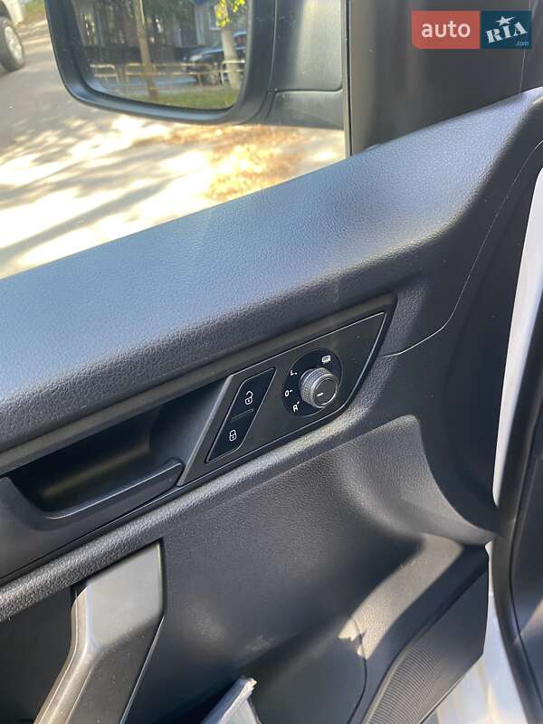 Мінівен Volkswagen Caddy 2015 в Коростені