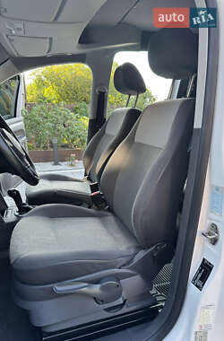 Минивэн Volkswagen Caddy 2011 в 